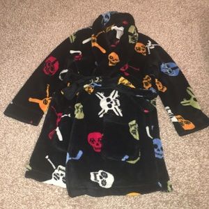 Komar Kids Black Plush Bath Robe Skulls Crossbones
